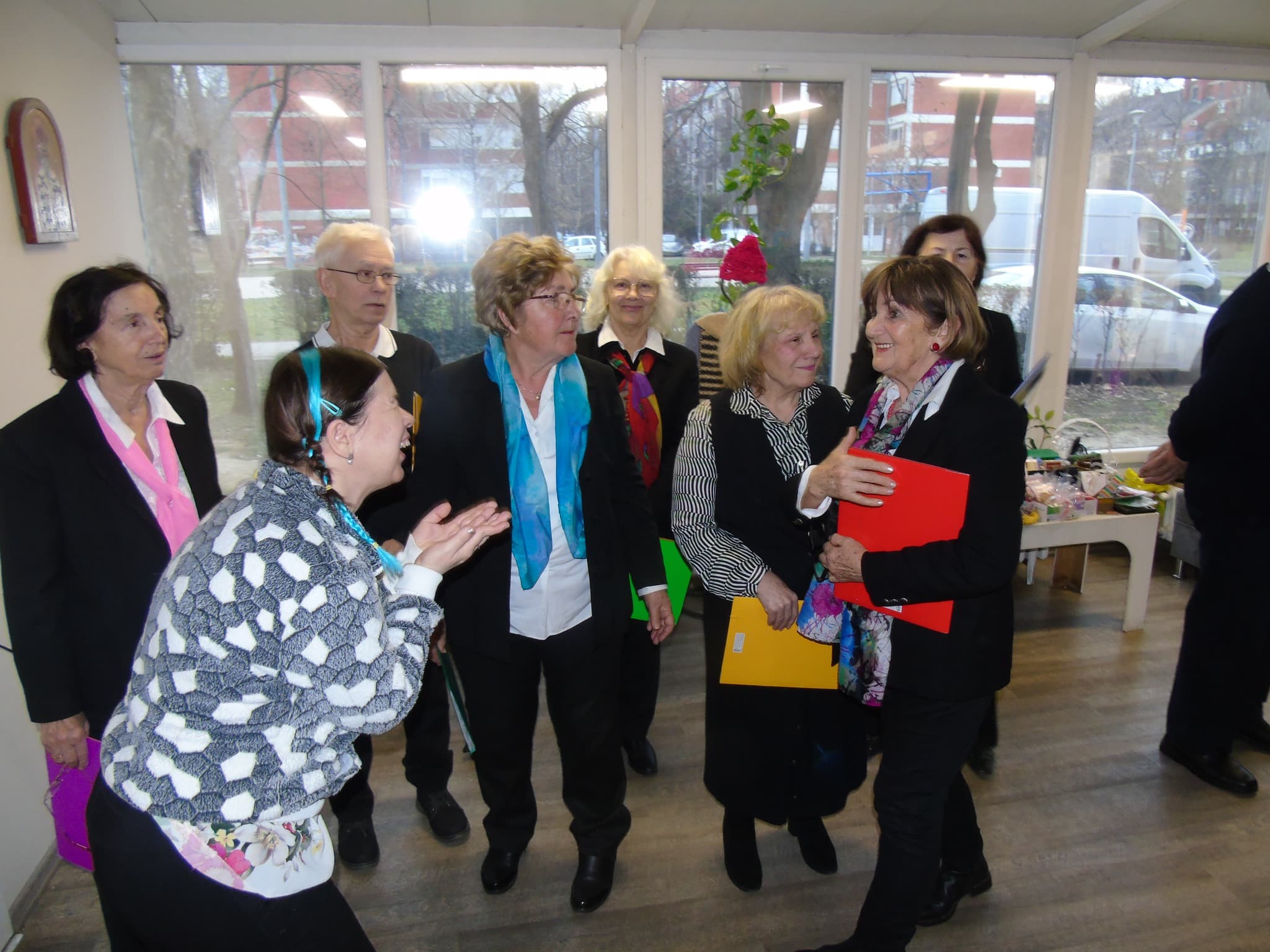 Ima jedno divno mesto na kraju grada... Ako vas tu put nanese, uvek ćete čuti žagor i smeh, pesmu i ciku. I to mesto opstaje u ovom ludom vremenu već 18 godina, bez prekida i uvek sa nekom verom u bolje sutra...